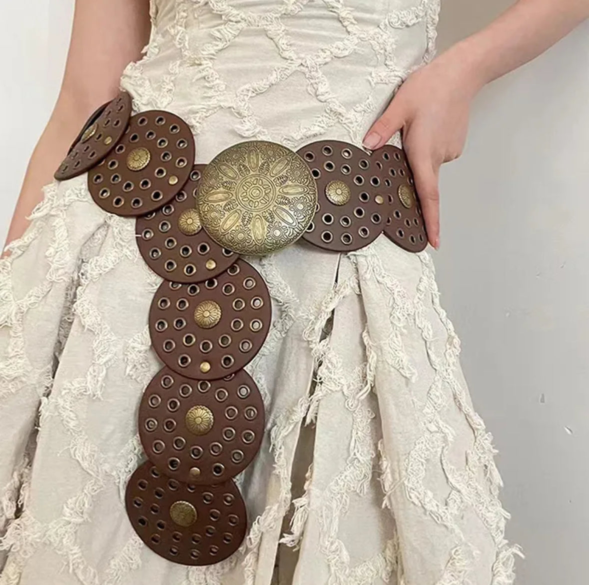 Cinturón marrón oscuro ( hebilla dorada)