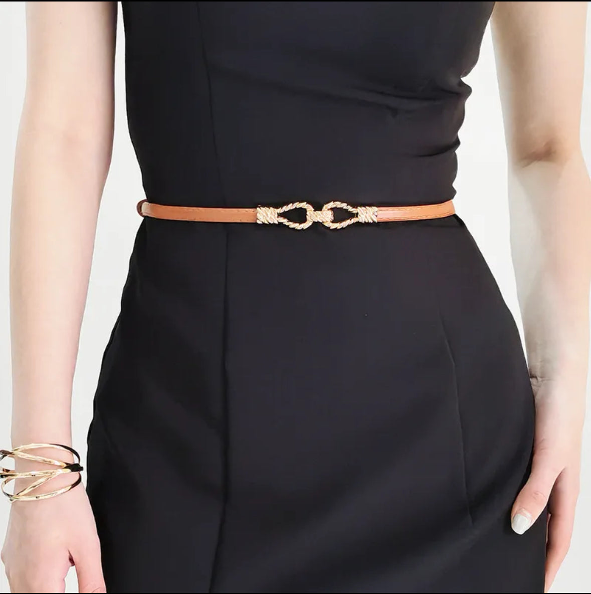 Cinturón fino de hebilla dorada (caramelo)